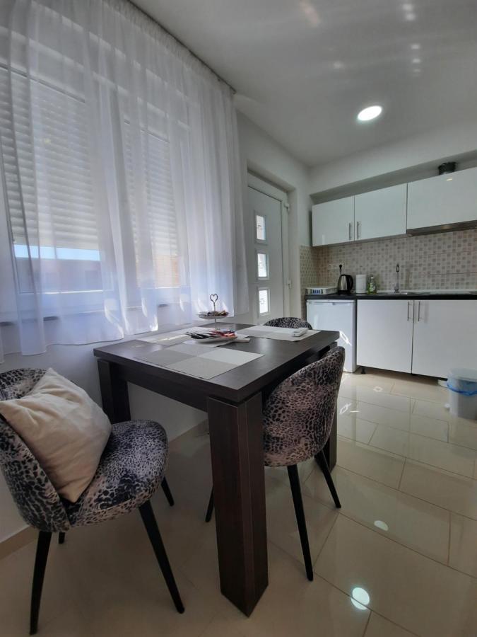 Apartmani Perla เนอุม ภายนอก รูปภาพ